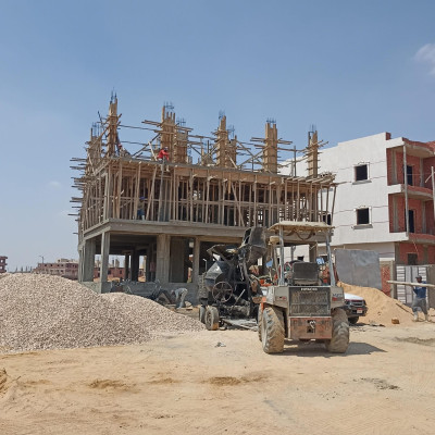 تم صب عمدان الدور الثاني قطعه 103 شمال المدينه